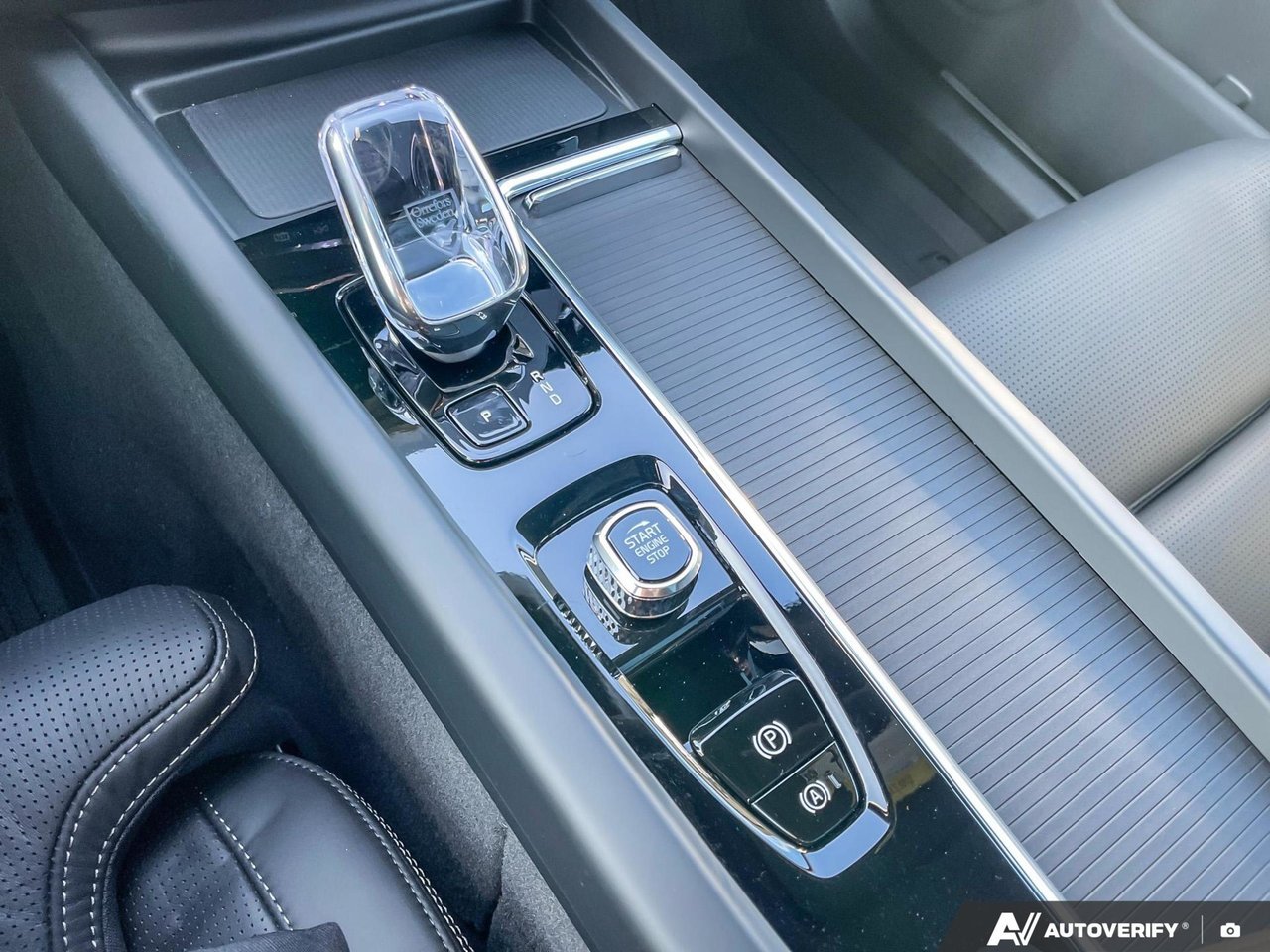 2026 Volvo XC60 Plug-In Hybrid Ultra Black Edition-18