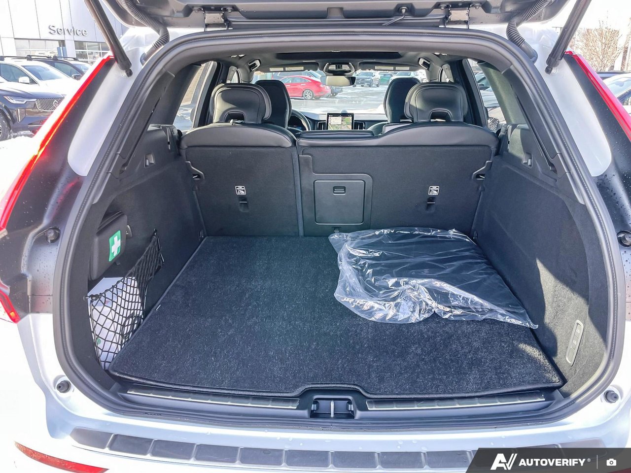 2026 Volvo XC60 Plug-In Hybrid Ultra Black Edition-8