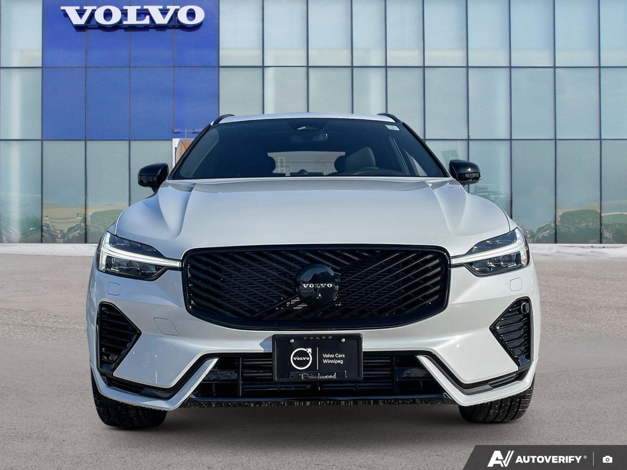 2026 Volvo XC60 Plug-In Hybrid Ultra Black Edition-5