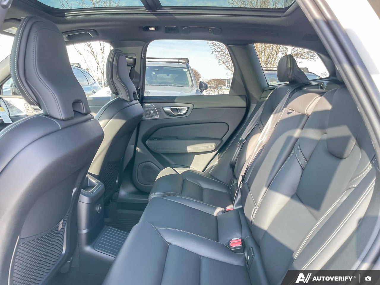 2026 Volvo XC60 Plug-In Hybrid Ultra Black Edition-23