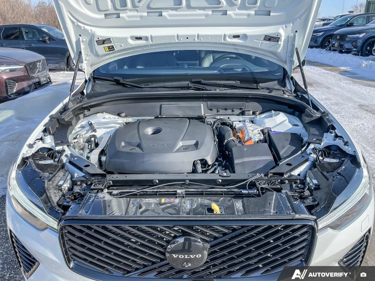 2026 Volvo XC60 Plug-In Hybrid Ultra Black Edition-7