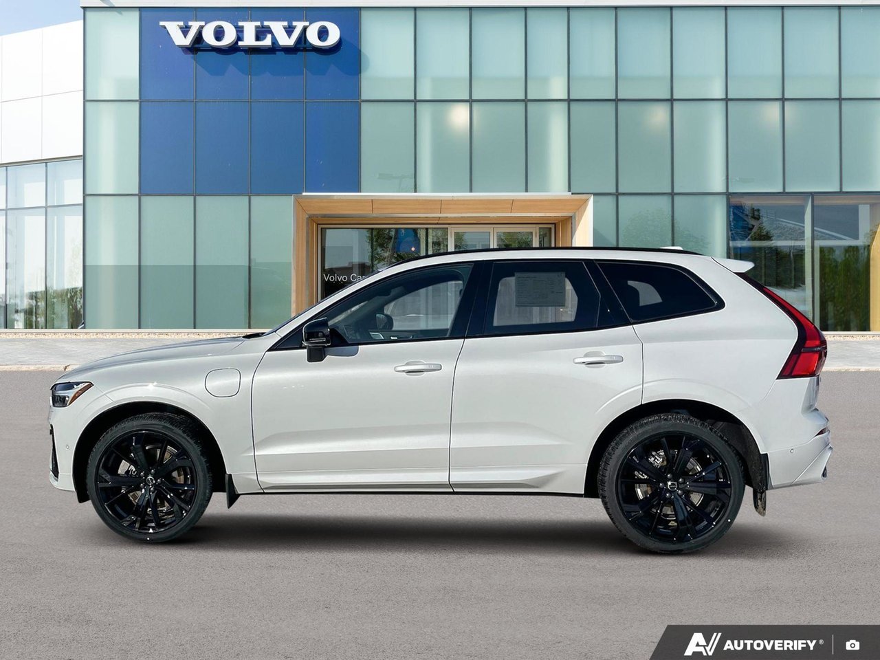 2026 Volvo XC60 Plug-In Hybrid Ultra Black Edition-2