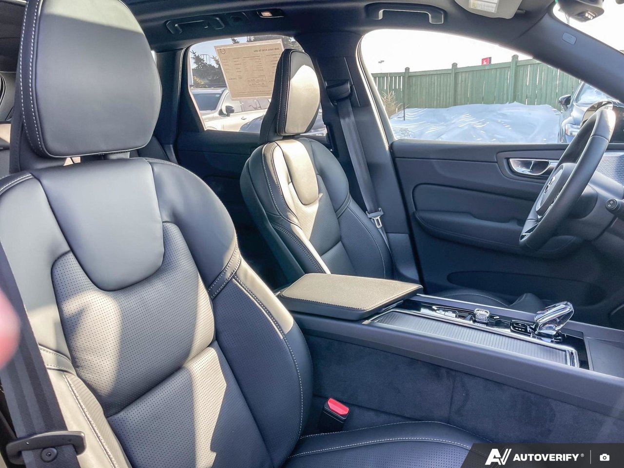 2026 Volvo XC60 Plug-In Hybrid Ultra Black Edition-22