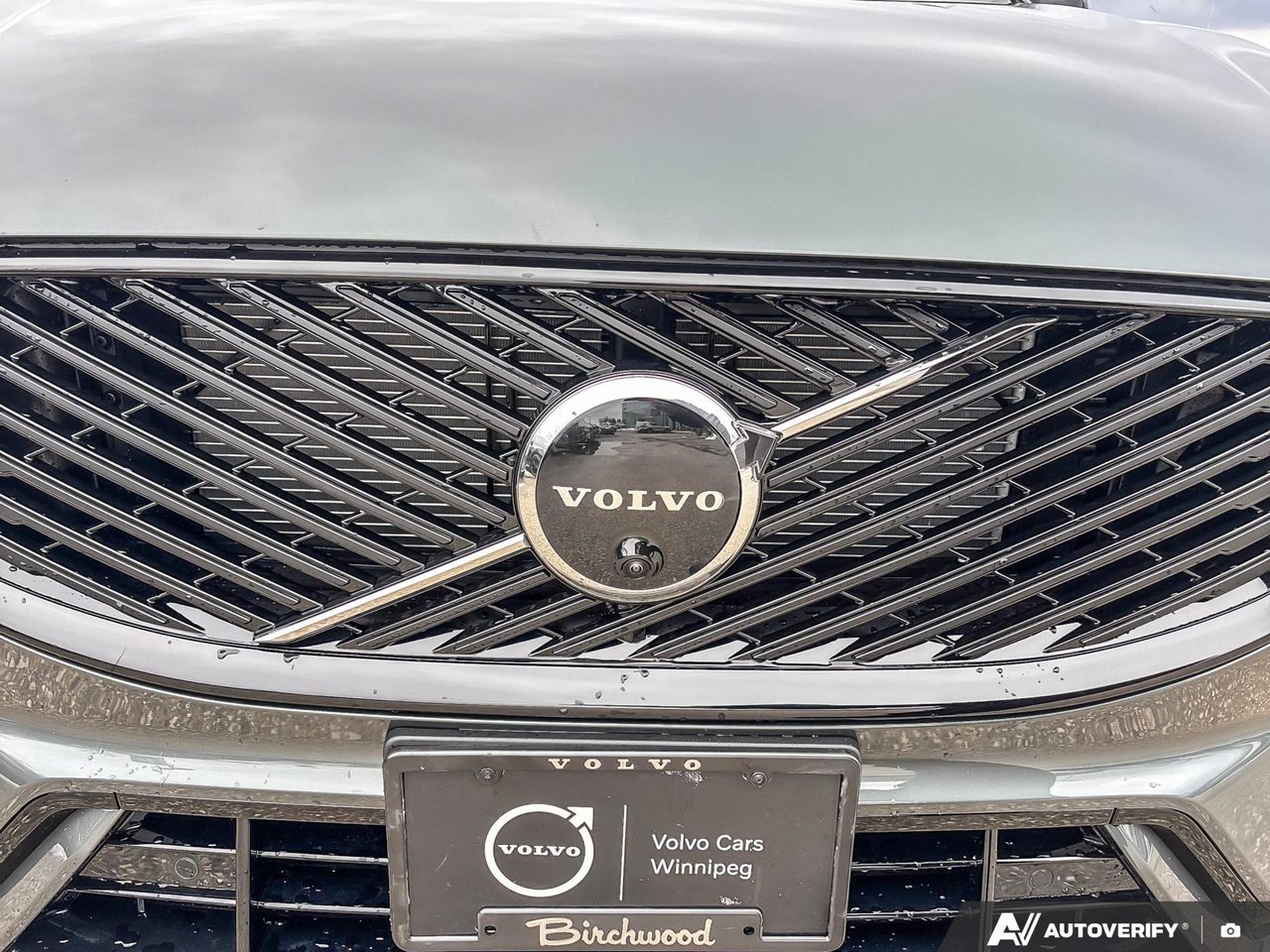 2026 Volvo XC60 Plug-In Hybrid Plus Dark Theme-6