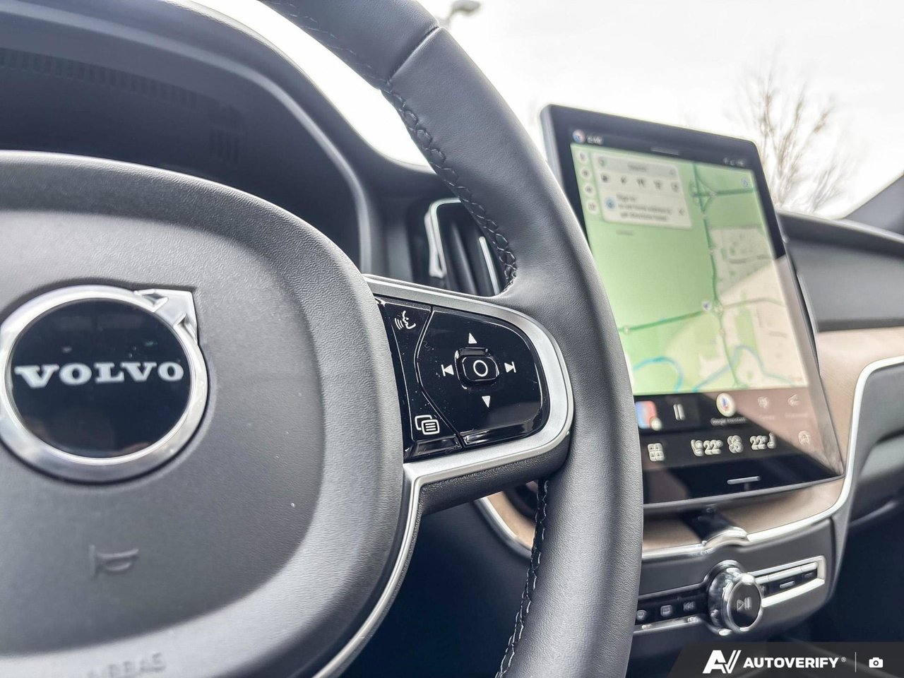 2026 Volvo XC60 Plug-In Hybrid Plus Dark Theme-16