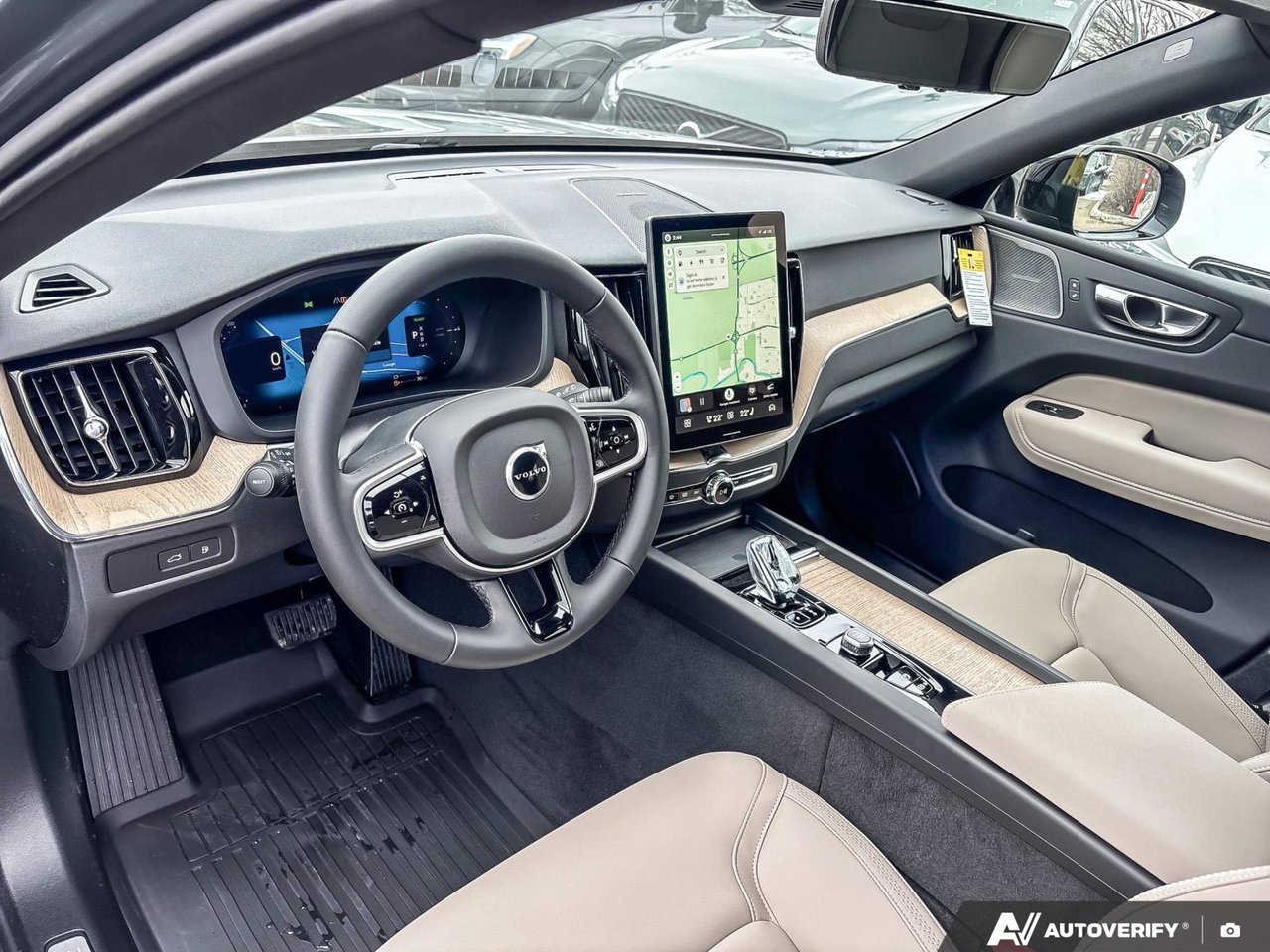 2026 Volvo XC60 Plug-In Hybrid Plus Dark Theme-13