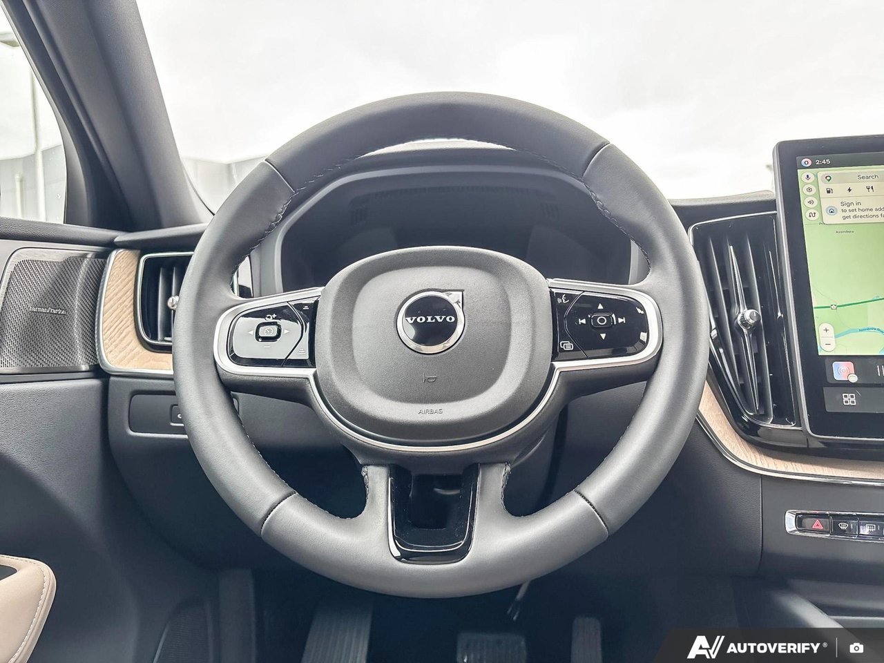 2026 Volvo XC60 Plug-In Hybrid Plus Dark Theme-14