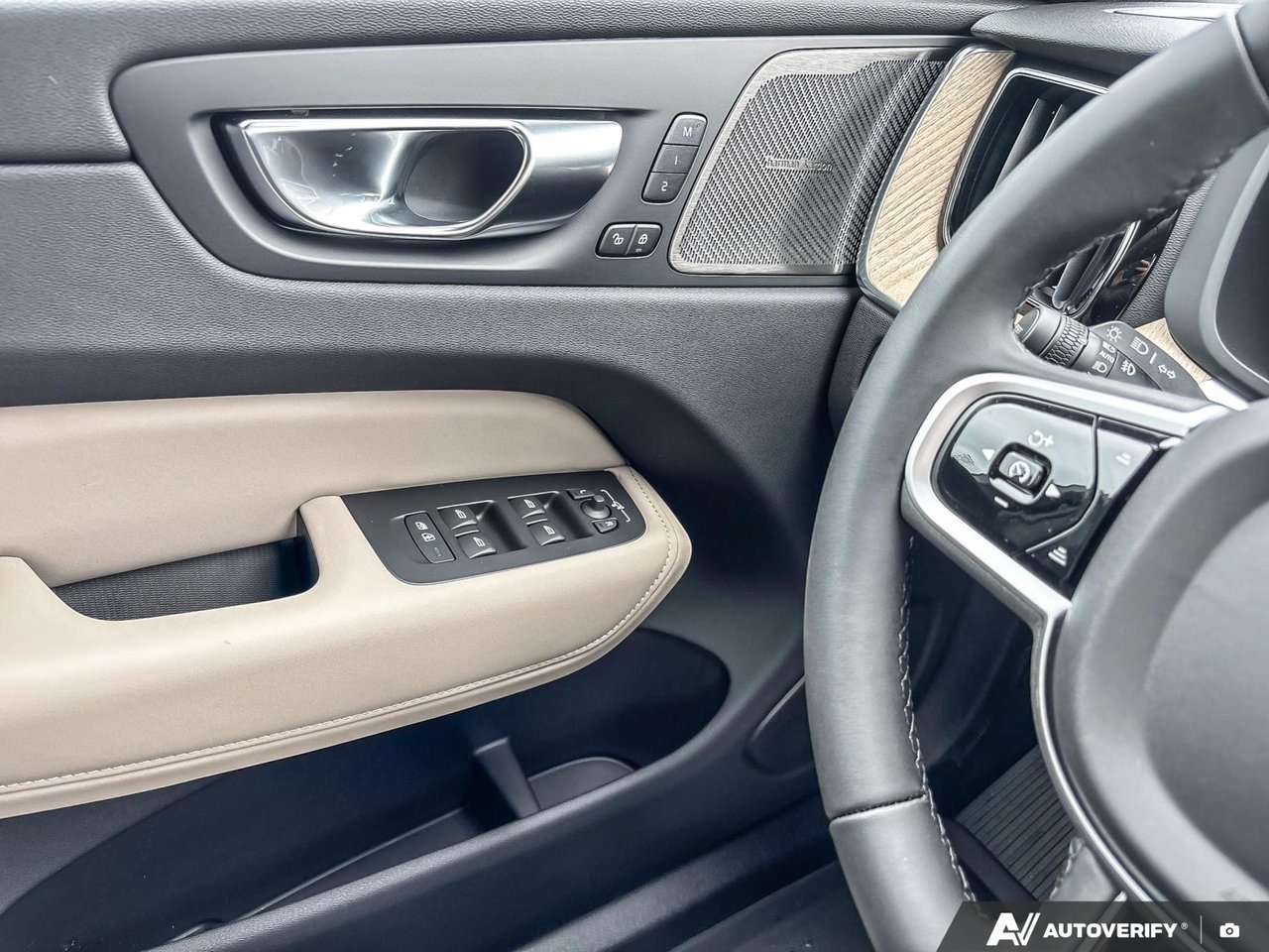 2026 Volvo XC60 Plug-In Hybrid Plus Dark Theme-17