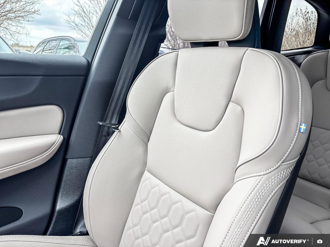 2026 Volvo XC60 Plug-In Hybrid Plus Dark Theme-20