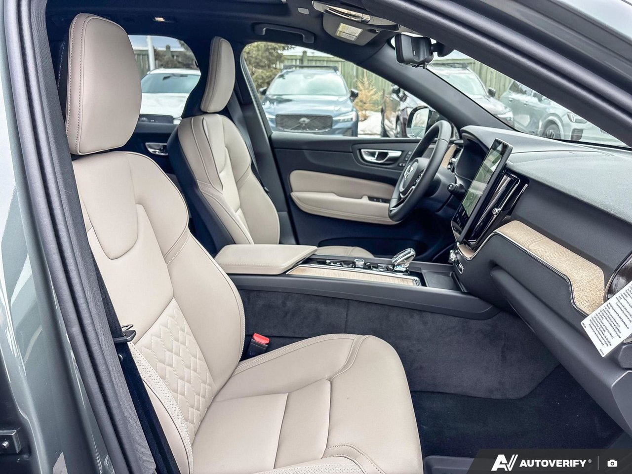 2026 Volvo XC60 Plug-In Hybrid Plus Dark Theme-22