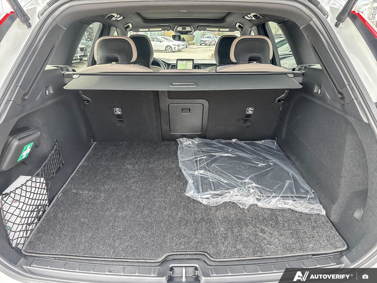 2026 Volvo XC60 Plug-In Hybrid Core Dark Theme-7