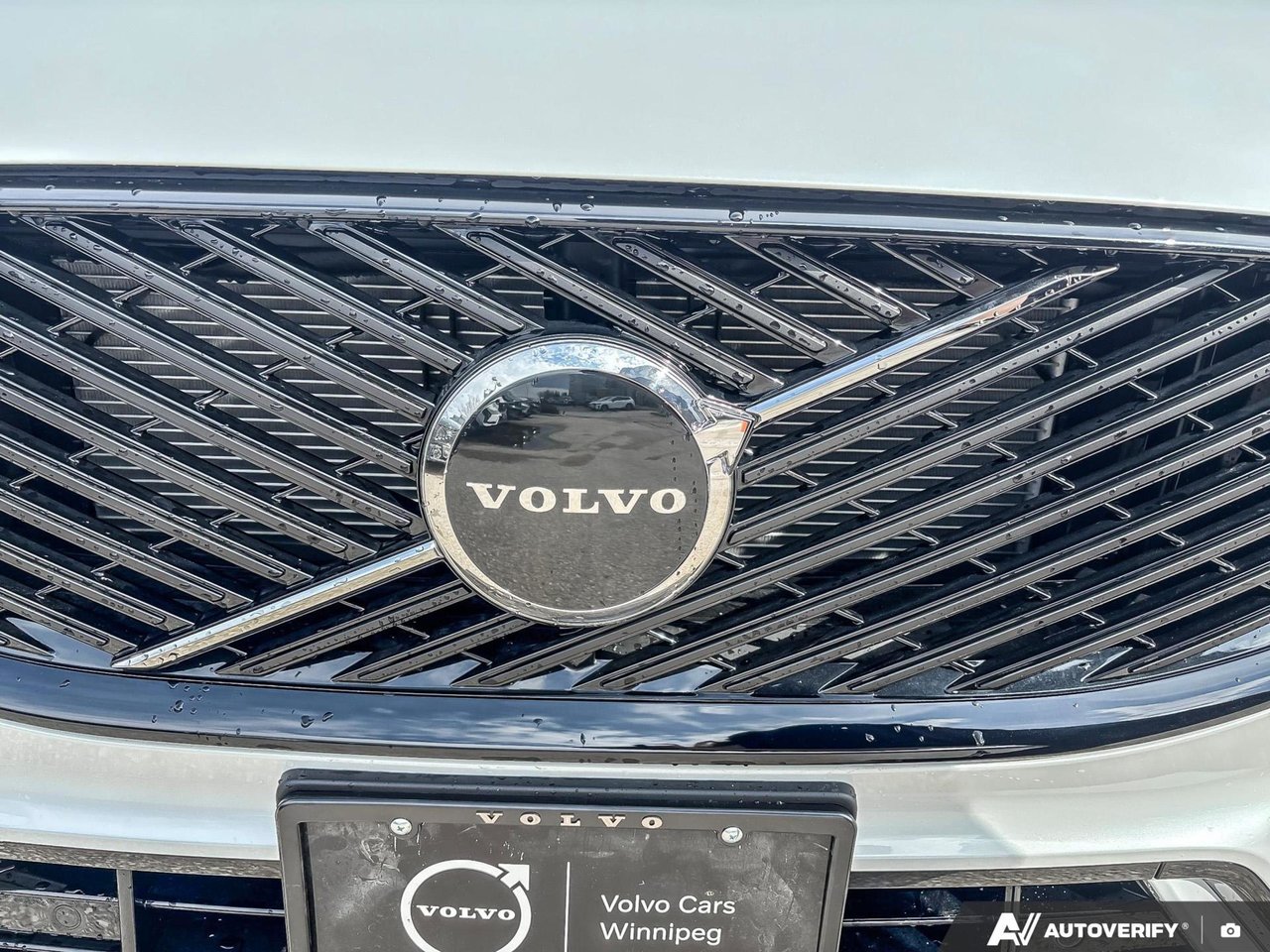 2026 Volvo XC60 Plug-In Hybrid Core Dark Theme-5