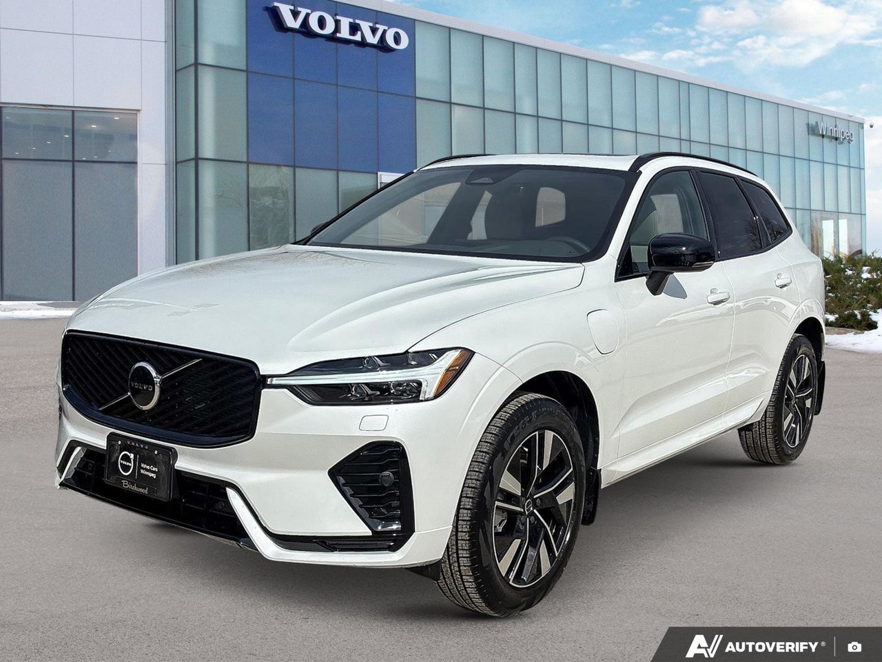 2026 Volvo XC60 Plug-In Hybrid Core Dark Theme-0