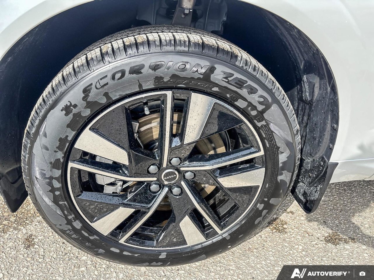 2026 Volvo XC60 Plug-In Hybrid Core Dark Theme-8