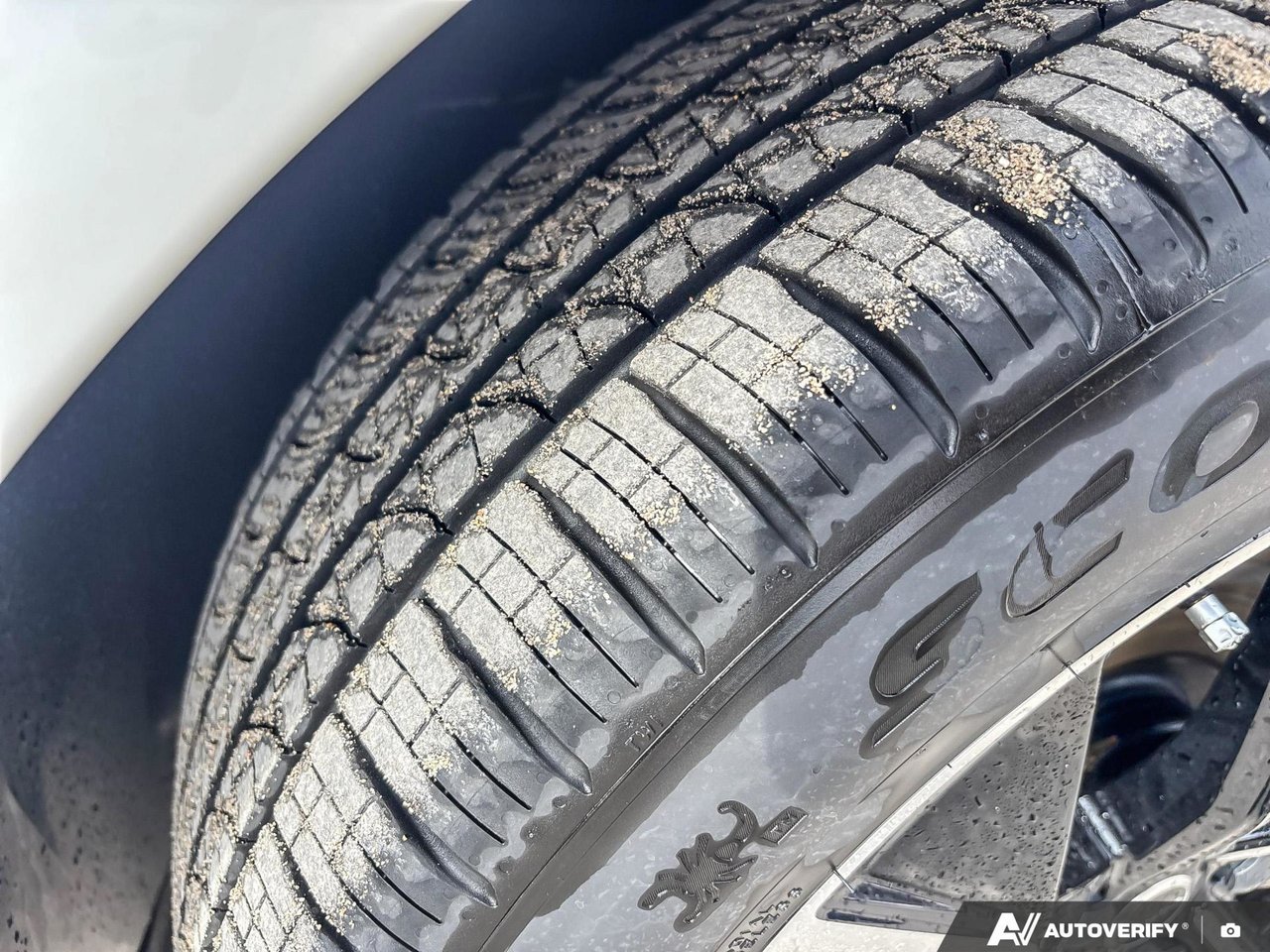 2026 Volvo XC60 Plug-In Hybrid Core Dark Theme-9