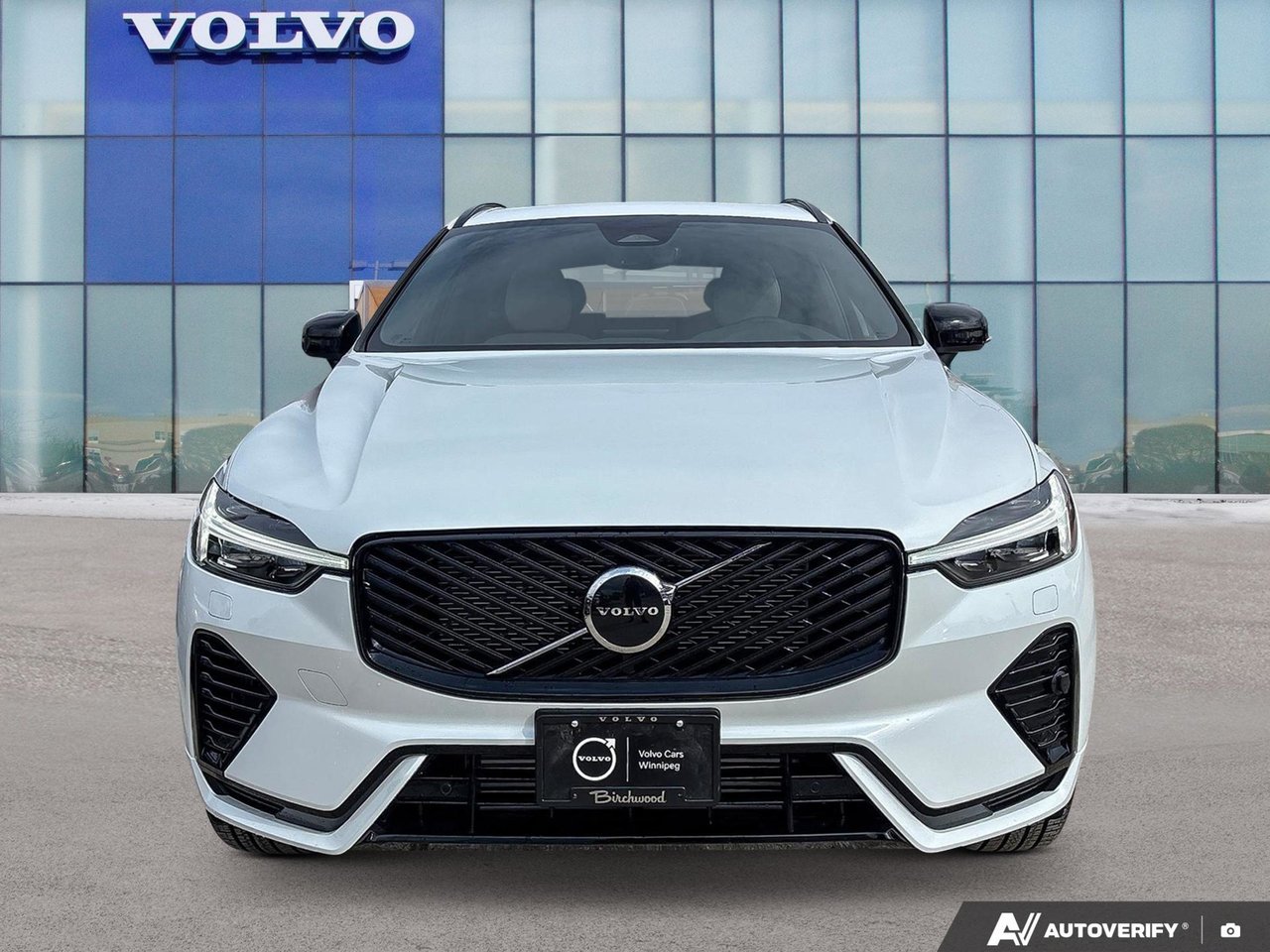 2026 Volvo XC60 Plug-In Hybrid Core Dark Theme-4
