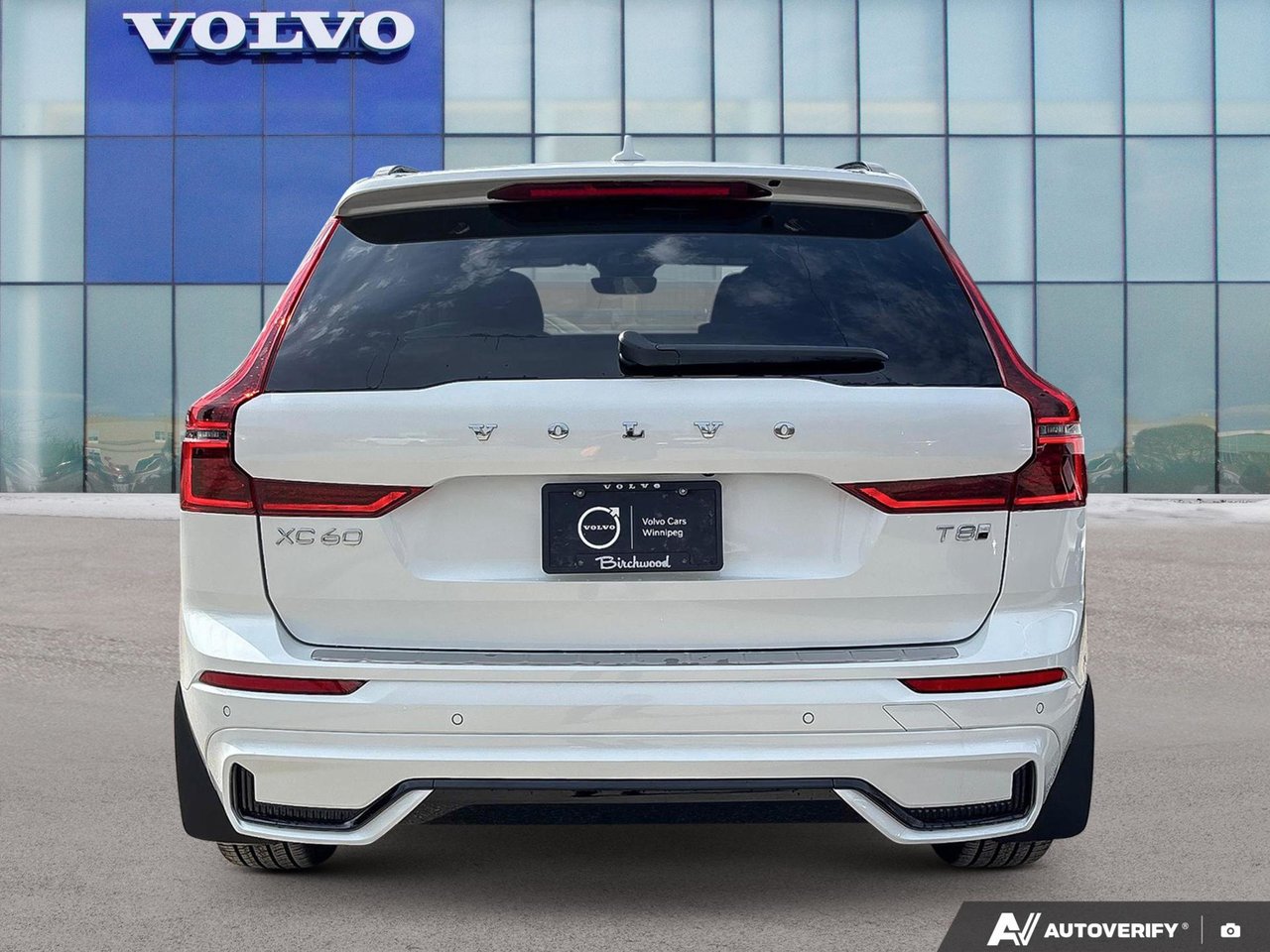 2026 Volvo XC60 Plug-In Hybrid Core Dark Theme-3