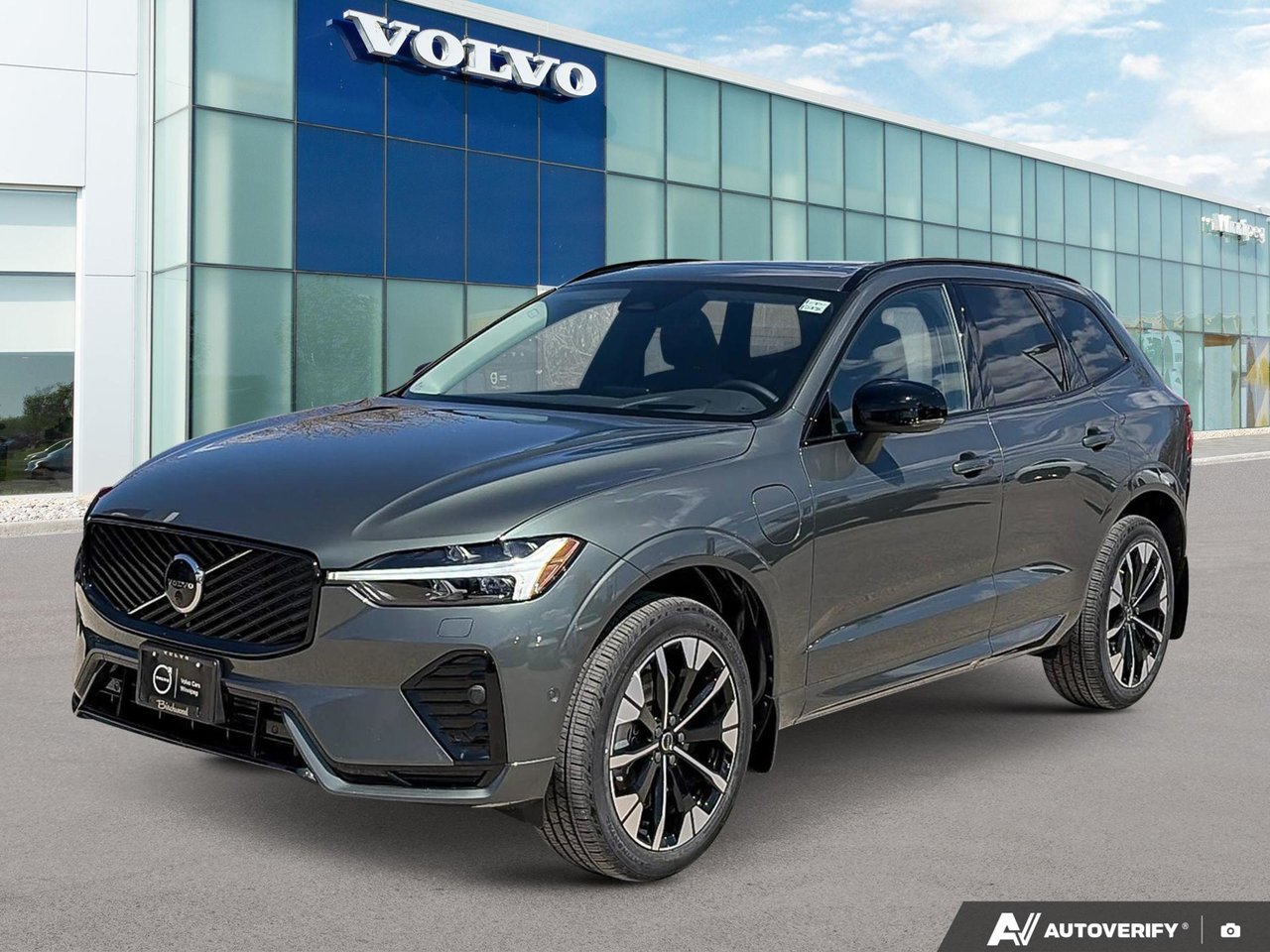 2026 Volvo XC60 Plug-In Hybrid Ultra Dark Theme-0