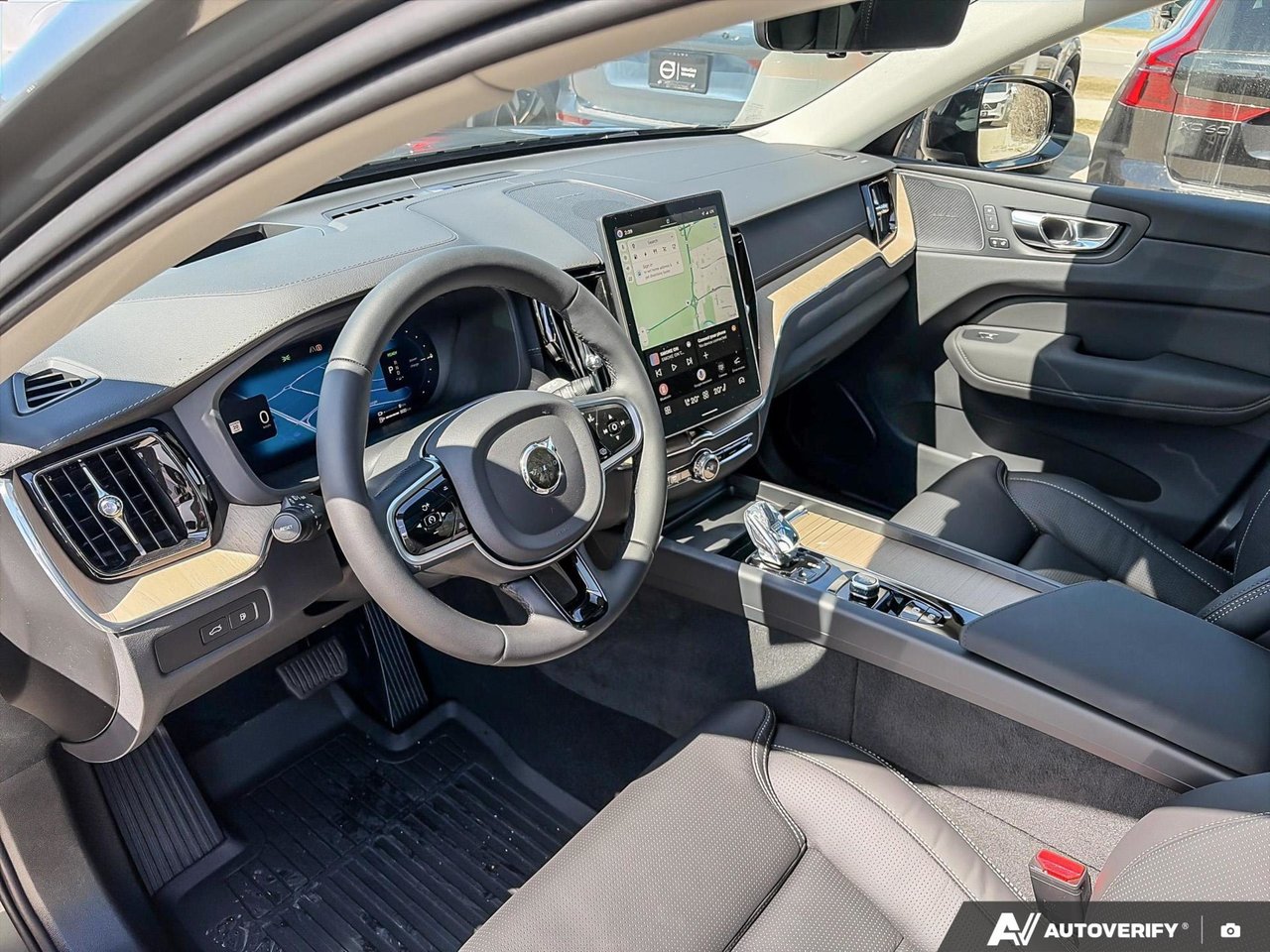 2026 Volvo XC60 Plug-In Hybrid Ultra Dark Theme-13