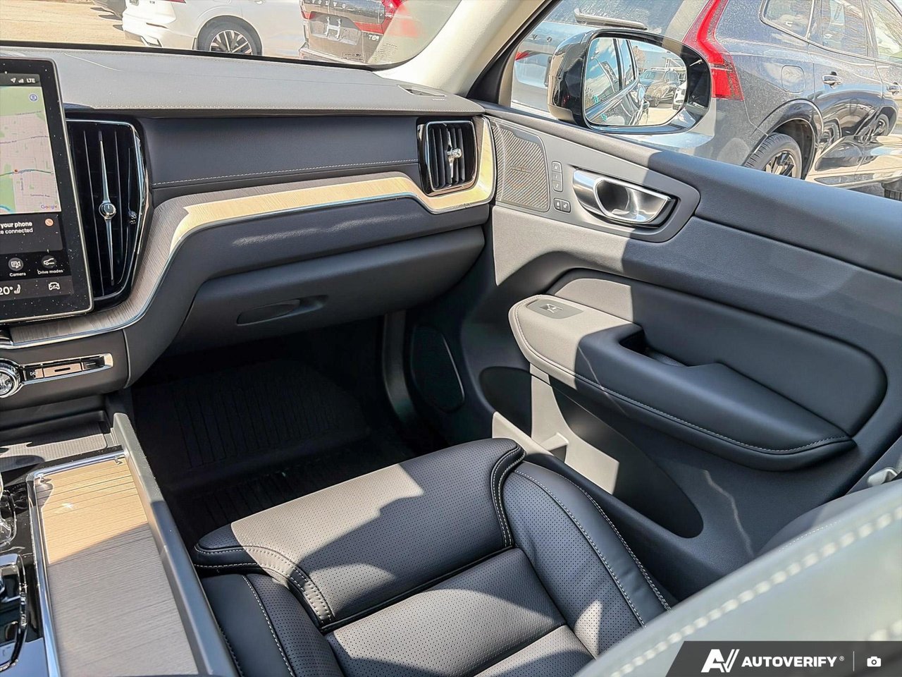 2026 Volvo XC60 Plug-In Hybrid Ultra Dark Theme-25