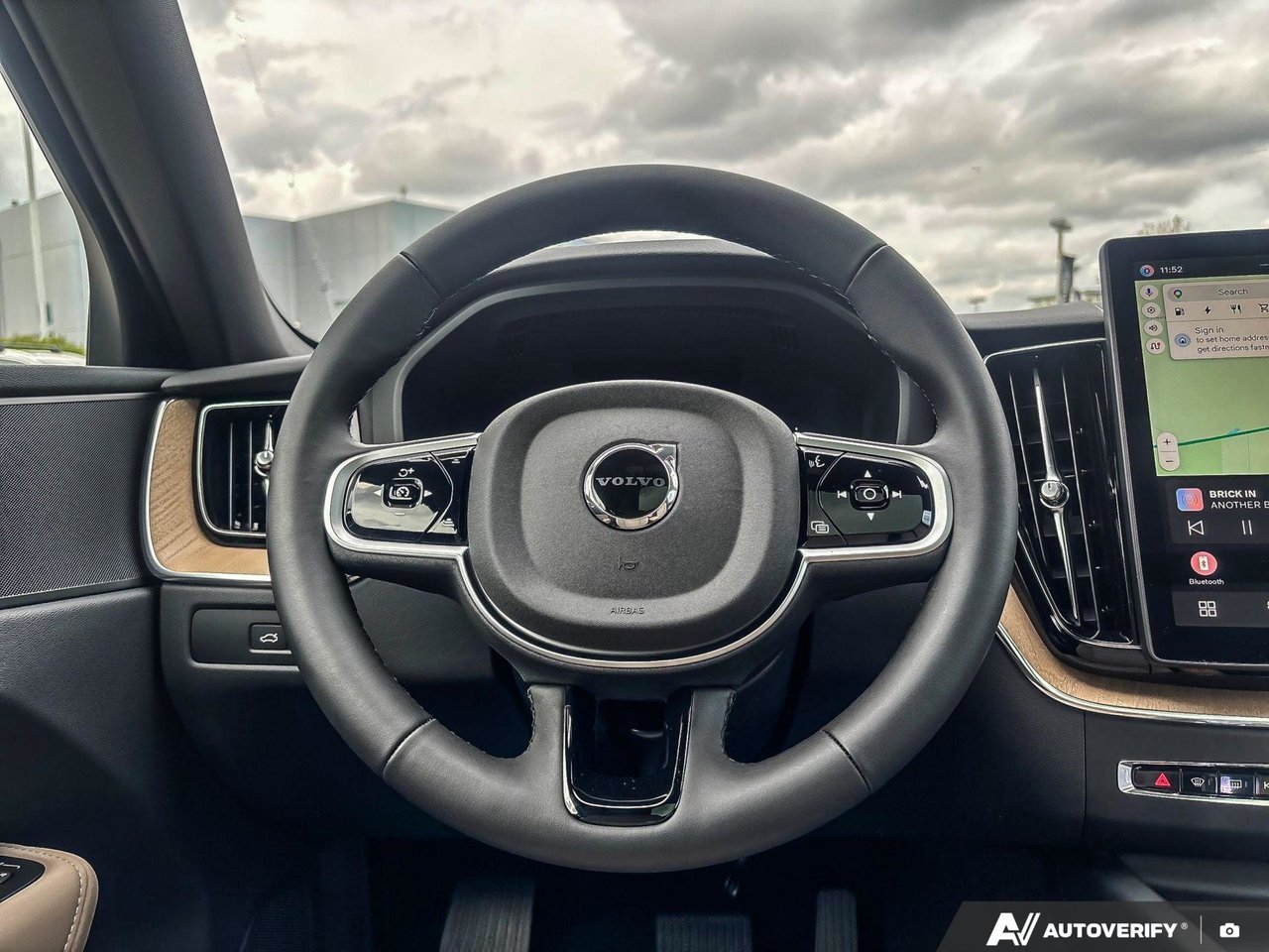 2026 Volvo XC60 Plug-In Hybrid Plus Dark Theme-14