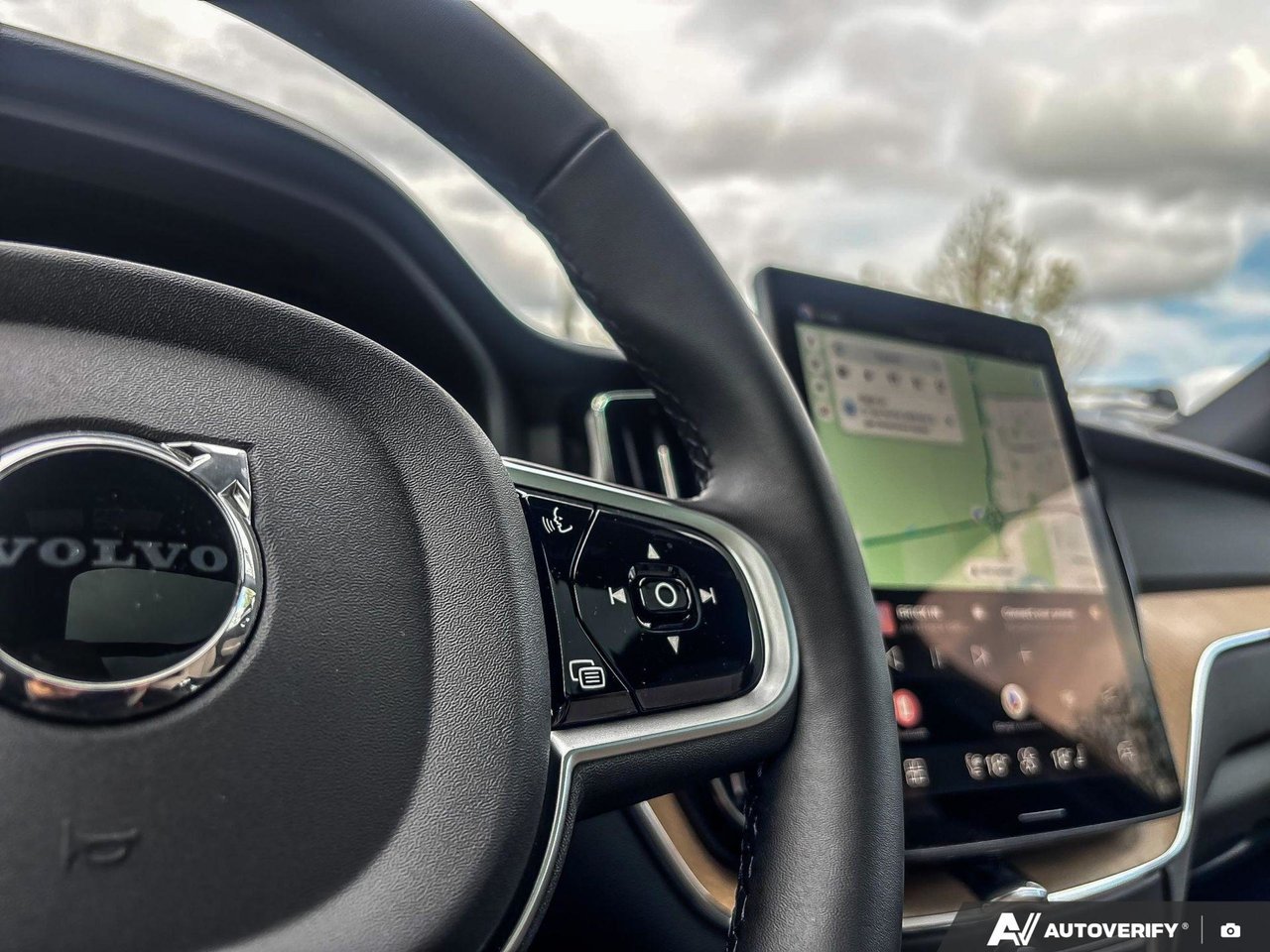 2026 Volvo XC60 Plug-In Hybrid Plus Dark Theme-16