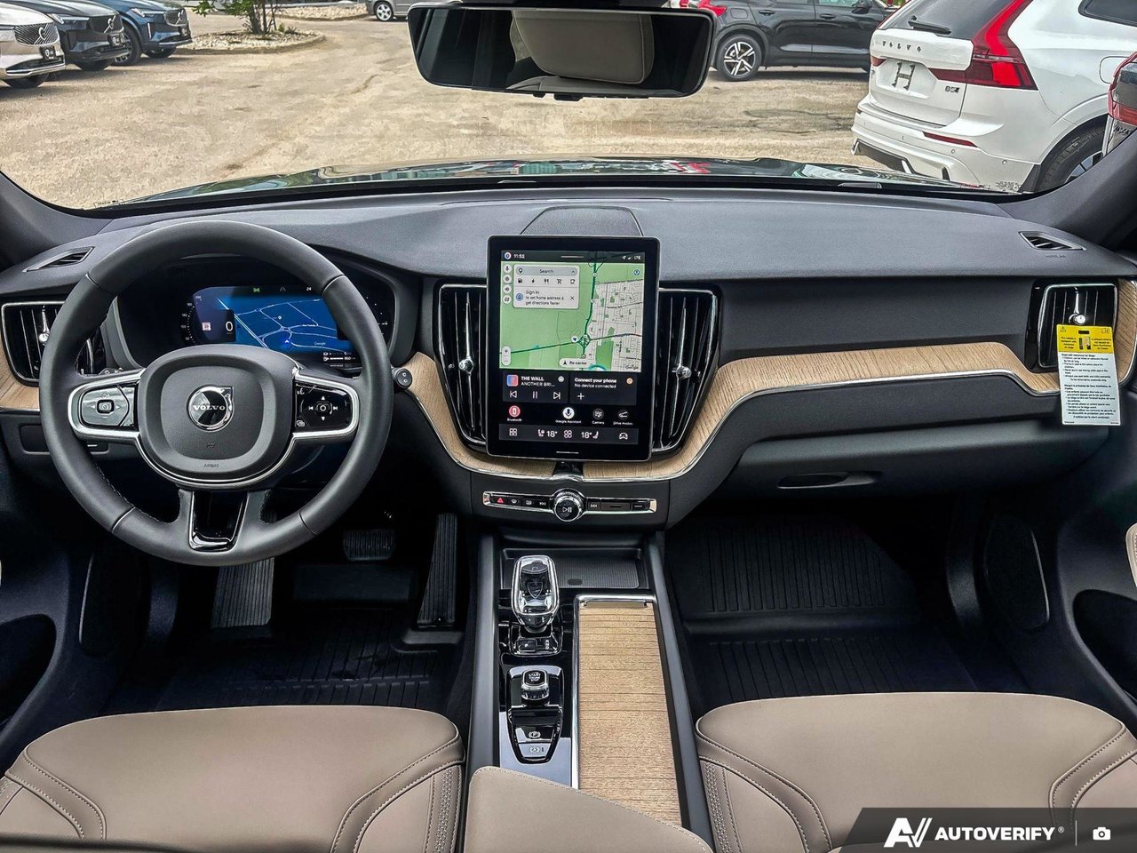 2026 Volvo XC60 Plug-In Hybrid Plus Dark Theme-24