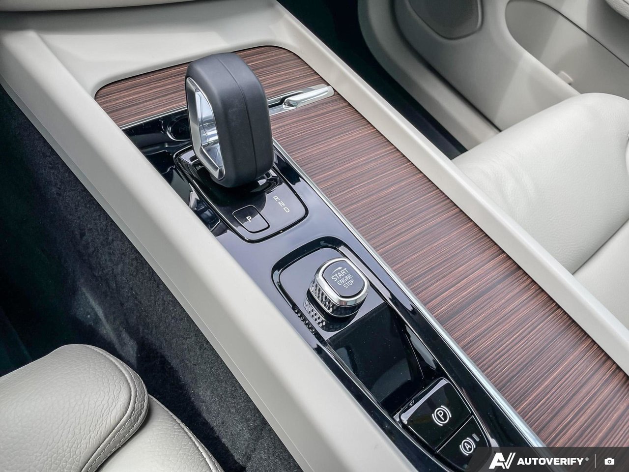 2022 Volvo XC60 Recharge Inscription Expression-17