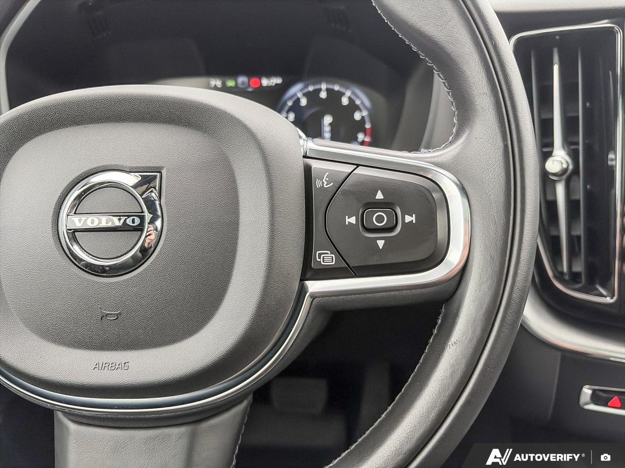 2020 Volvo XC60 Momentum-15