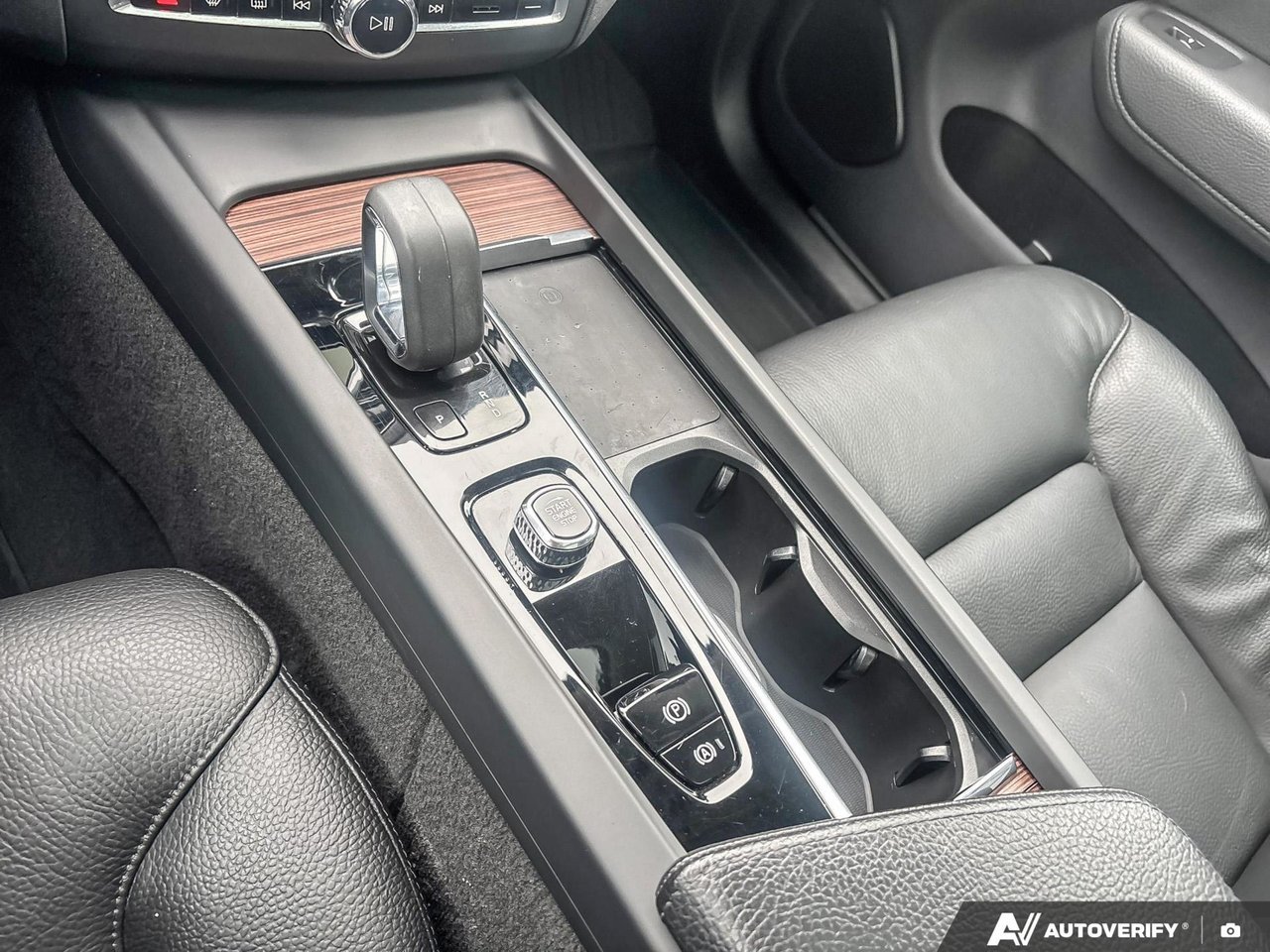 2022 Volvo XC60 Momentum-18