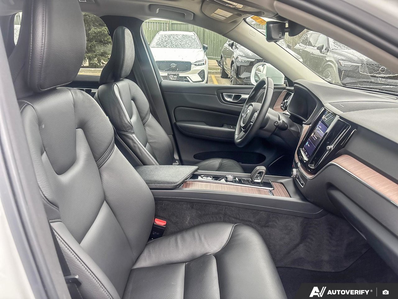 2022 Volvo XC60 Momentum-22