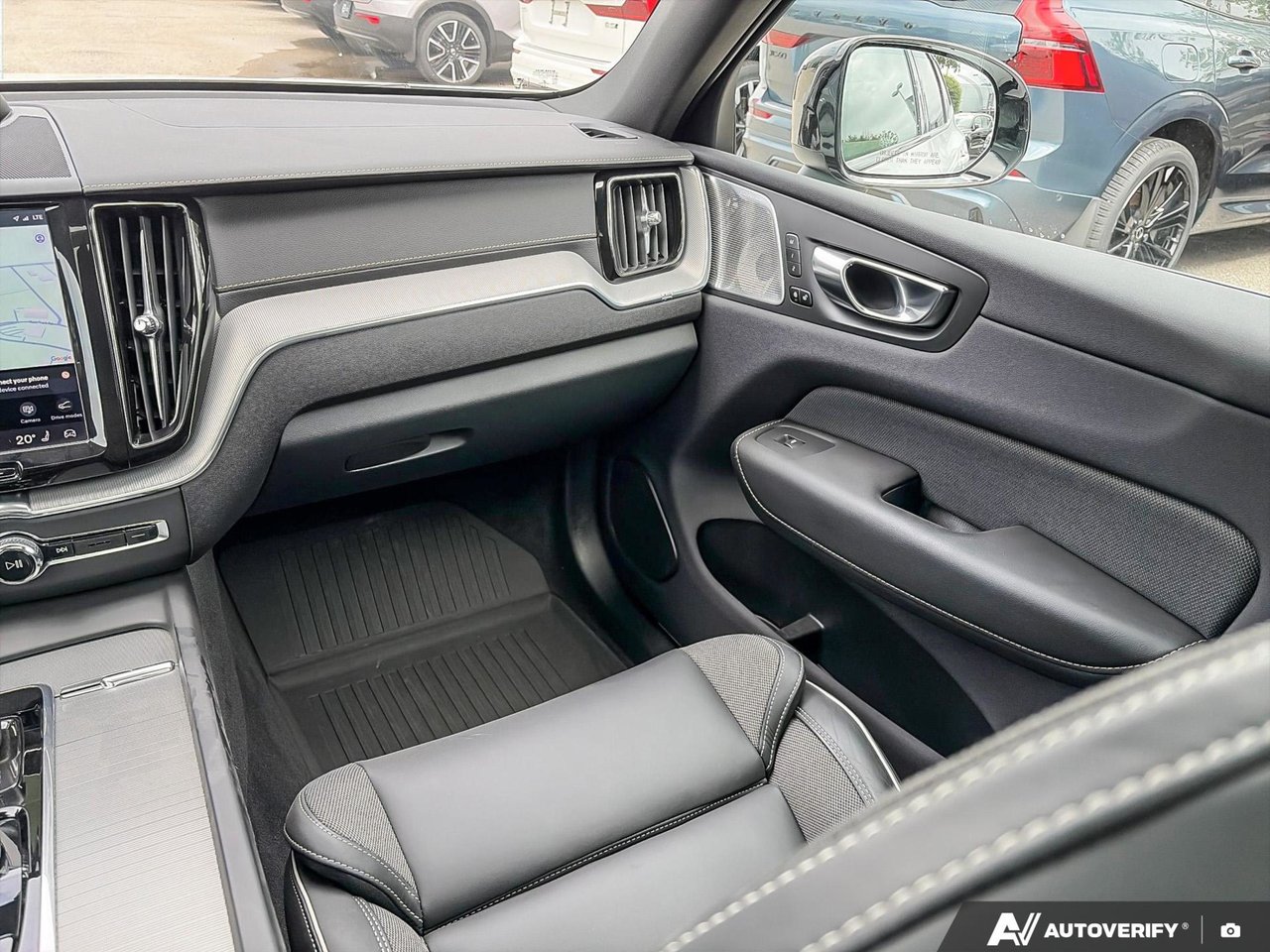 2022 Volvo XC60 R-Design-25