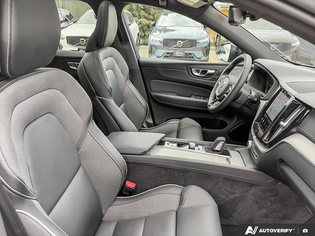 2022 Volvo XC60 R-Design-22