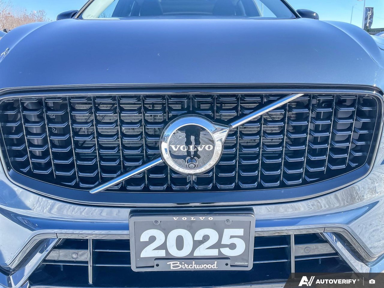 2025 Volvo XC60 Plus Dark Theme-5