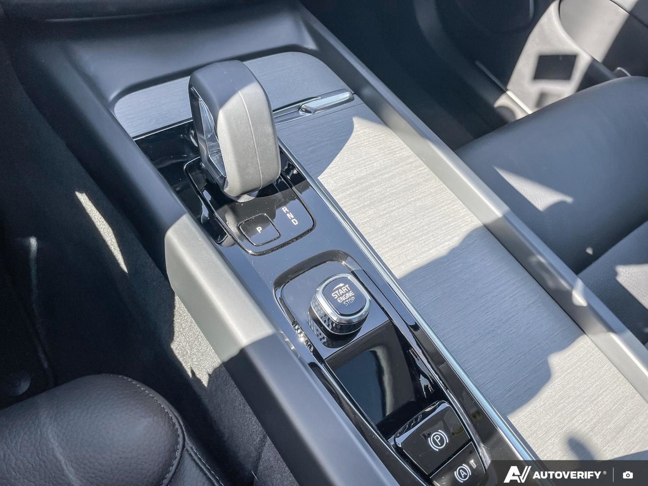 2025 Volvo XC60 Plus Dark Theme-17