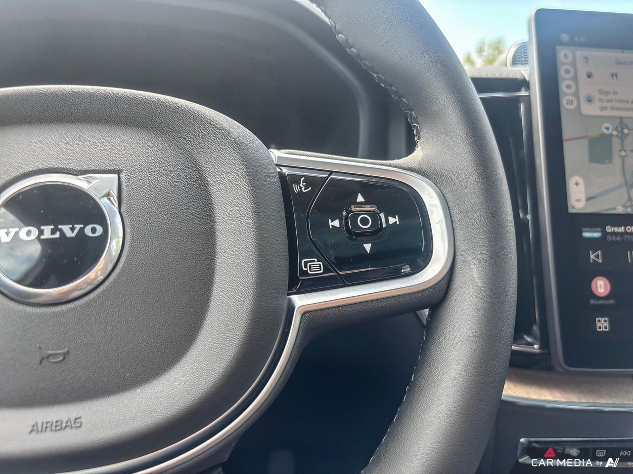 2026 Volvo XC60 Ultra Dark Theme-16