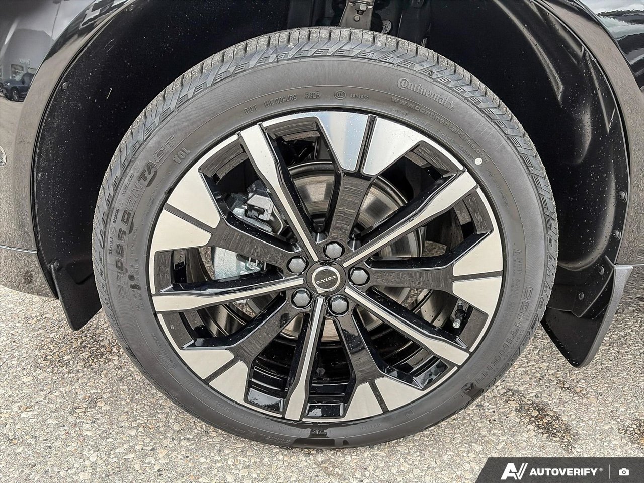 2026 Volvo XC60 Plus Dark Theme-9