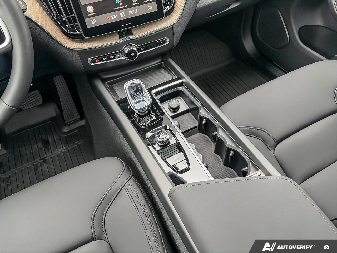 2026 Volvo XC60 Plus Dark Theme-18