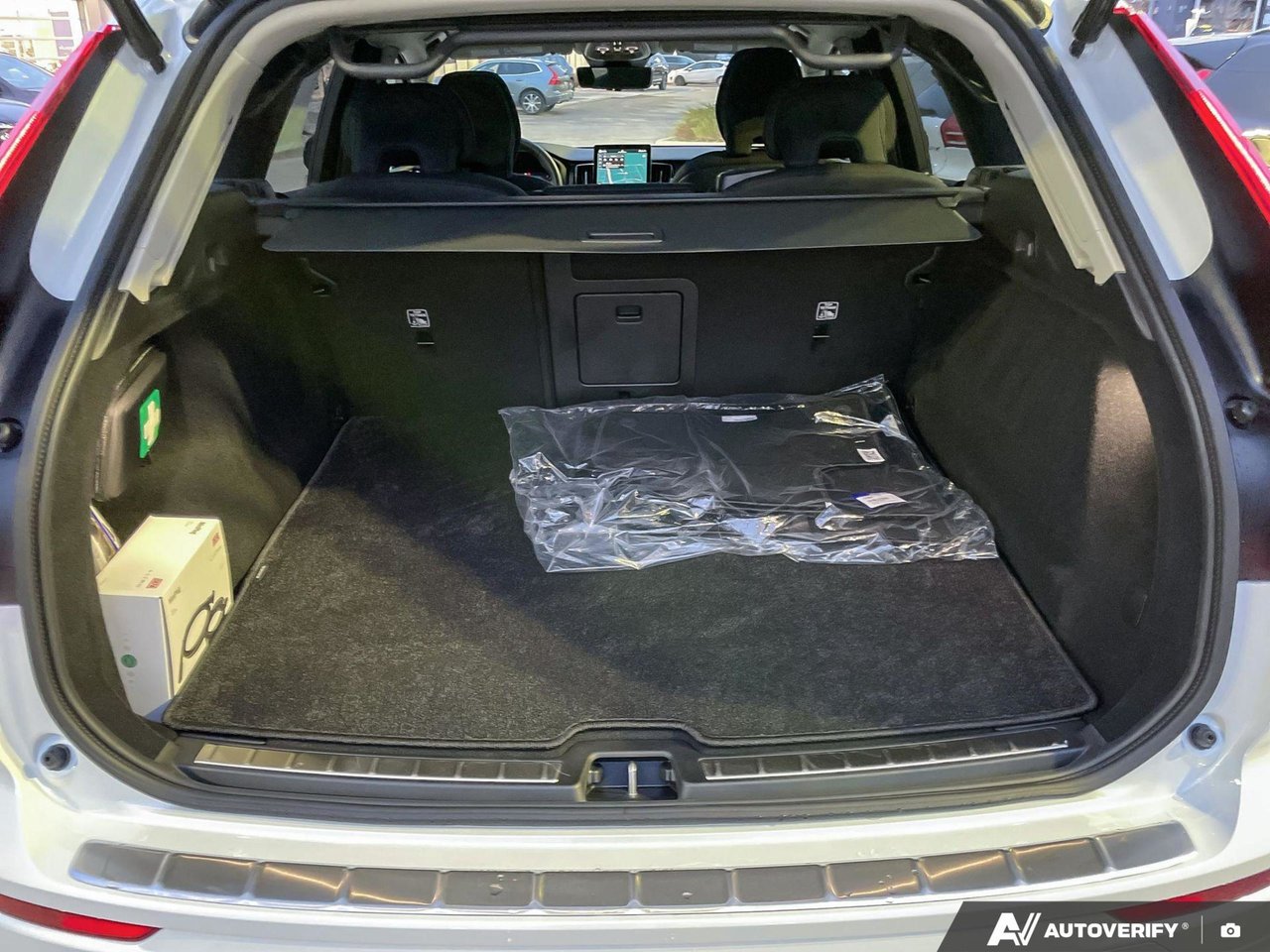 2026 Volvo XC60 Plus Dark Theme-8