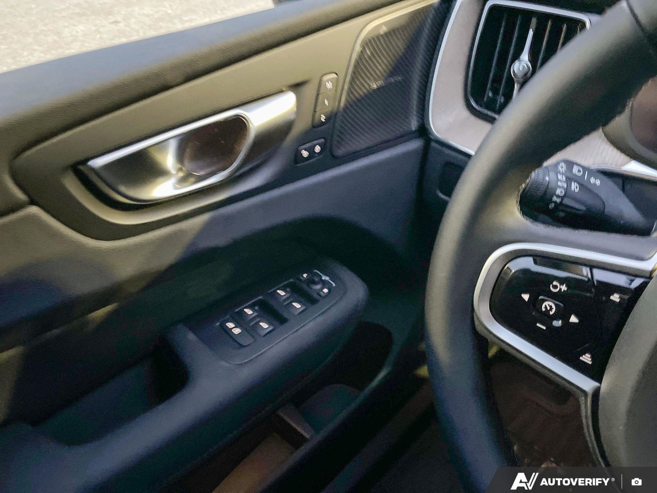 2026 Volvo XC60 Plus Dark Theme-17