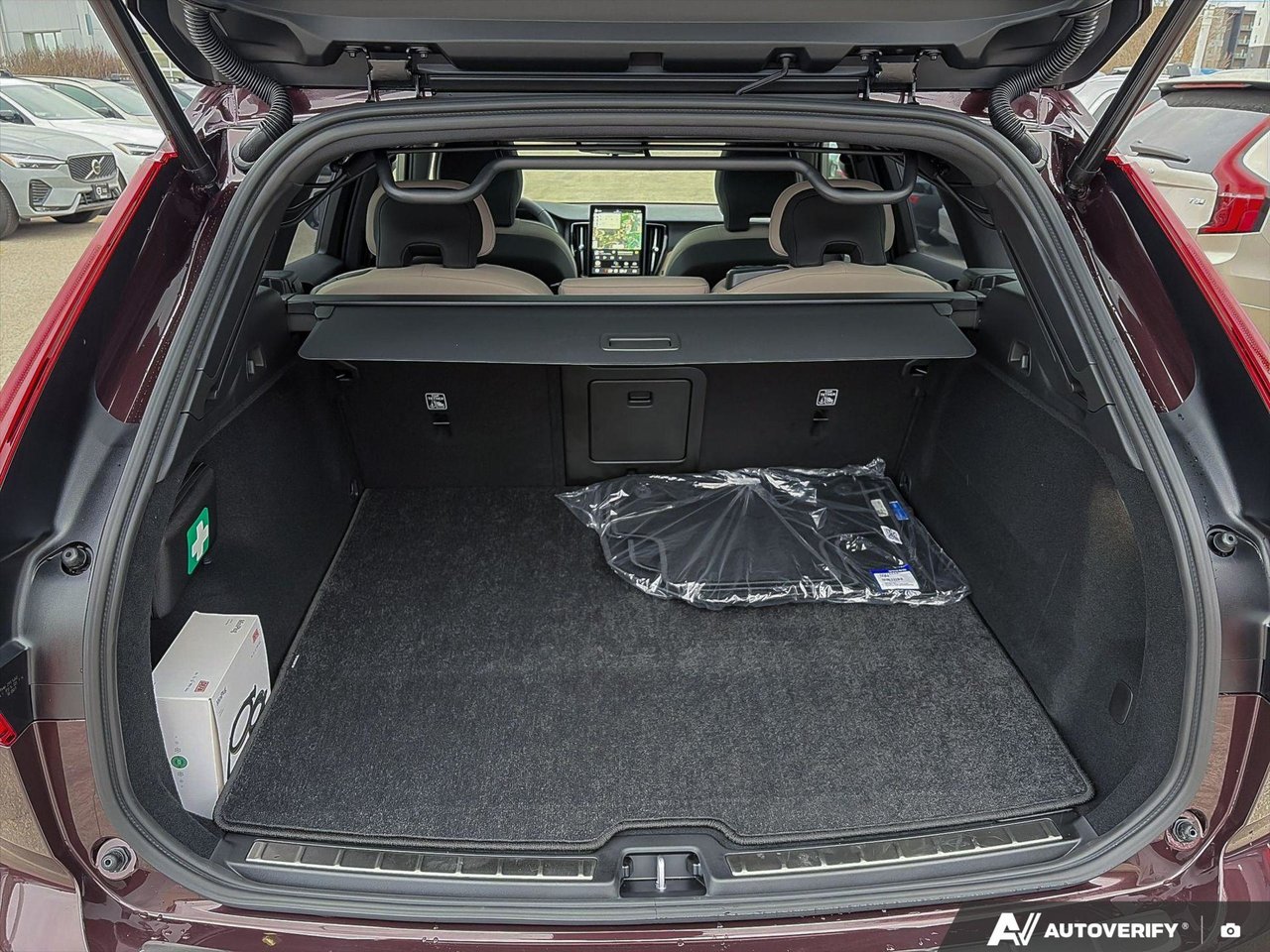 2026 Volvo XC60 Plus Dark Theme-8