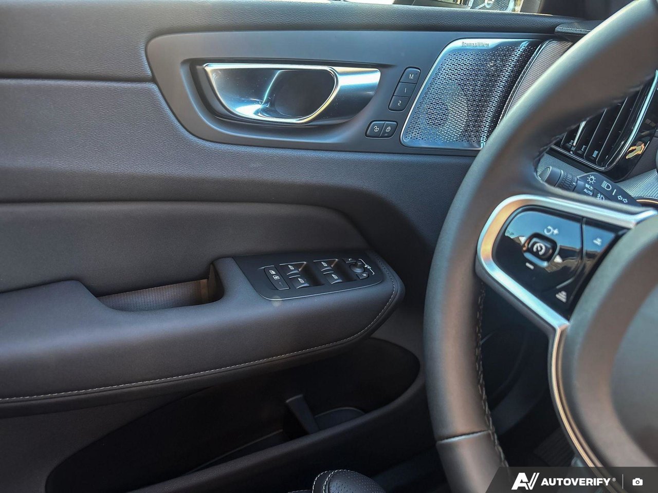 2026 Volvo XC60 Ultra Black Edition-17