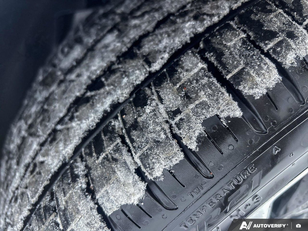 2026 Volvo XC60 Ultra Dark Theme-10