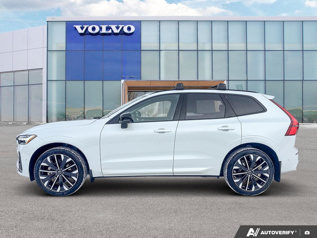2026 Volvo XC60 Ultra Dark Theme-2