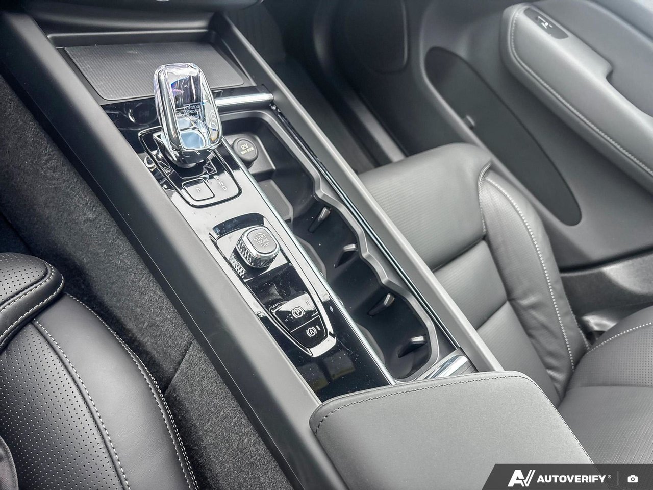 2026 Volvo XC60 Ultra Black Edition-18