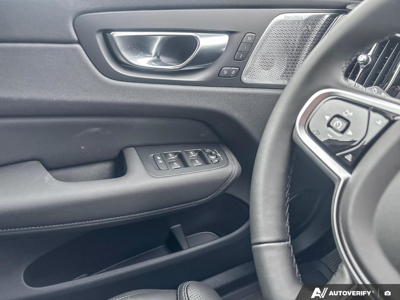 2026 Volvo XC60 Ultra Black Edition-17