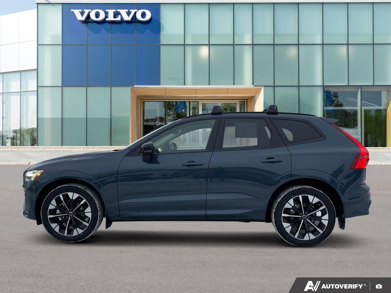2026 Volvo XC60 Ultra Dark Theme-2