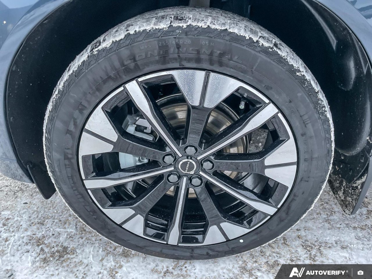 2026 Volvo XC60 Ultra Dark Theme-9