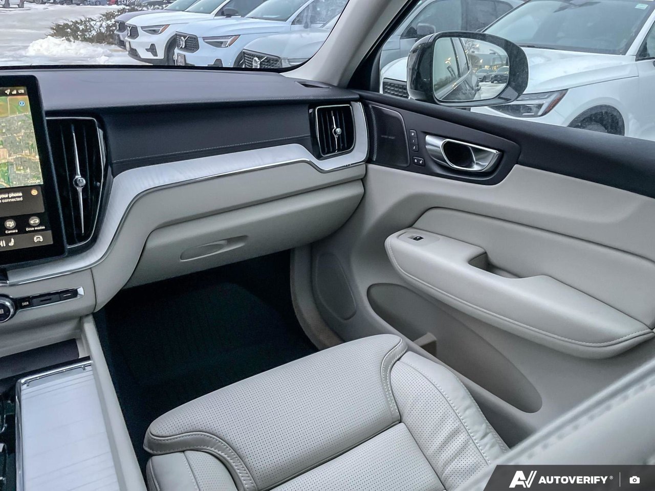 2026 Volvo XC60 Ultra Dark Theme-25