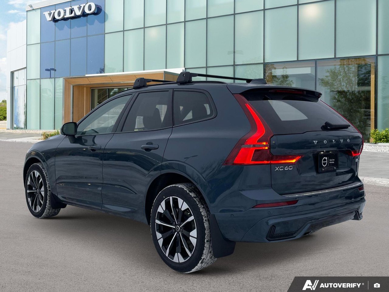 2026 Volvo XC60 Ultra Dark Theme-3